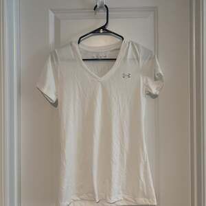 Under Armour Women's Tech V-Neck Short Sleeve Shirt